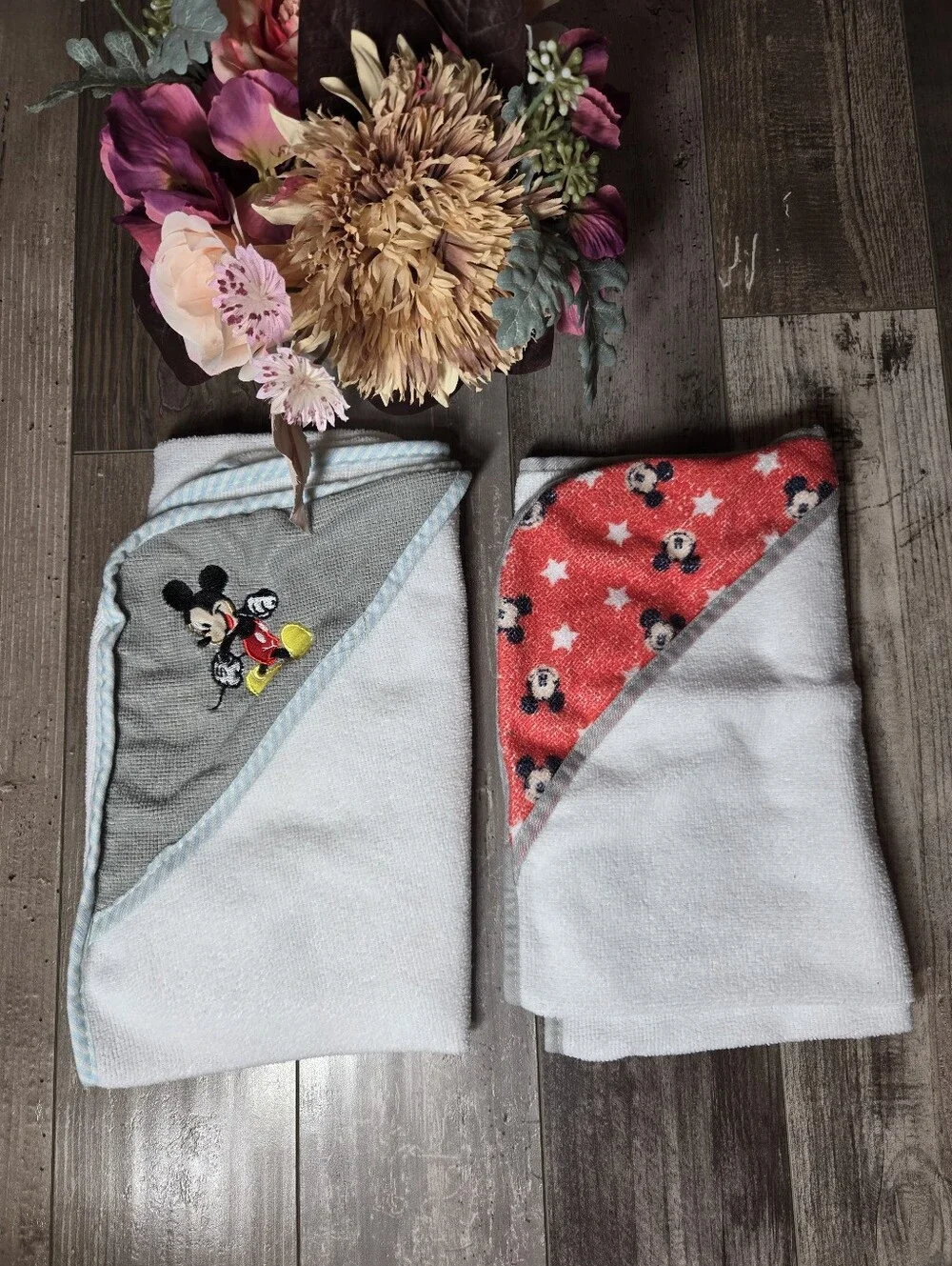 Mickey Mouse Baby Hooded Towel Set – 2‑Piece White with Gray & Red